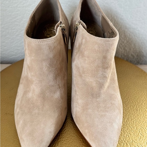 Vince Camuto Tan Suede Heeled Boots. Size 8 - Picture 3 of 11